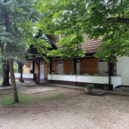 Appartamento Platán üdülő Balatonlelle Esterno foto