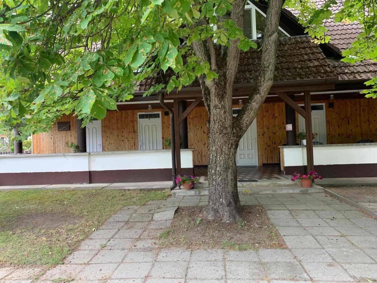 Appartamento Platán üdülő Balatonlelle Esterno foto